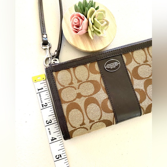 NWOT Coach Signature Accordion Zip Wristlet Wallet - Picture 2 of 10